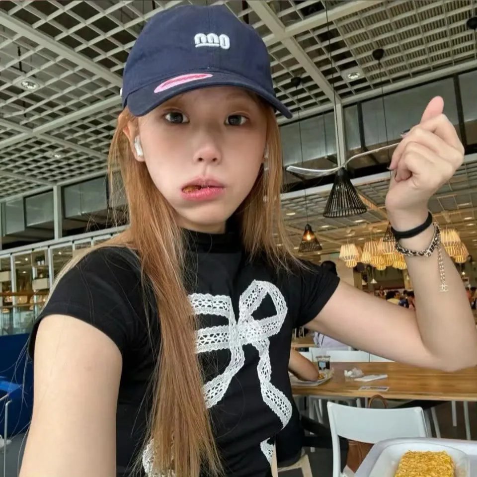 坐着的女人